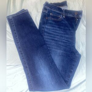 Dark Wash Lucky Brand Jeans. Size Unifit 3 (27-29). Lots of stretch.